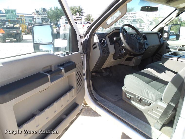 image for item DC2218 2010 Ford F250 Super Duty Crew Cab flatbed pickup truck