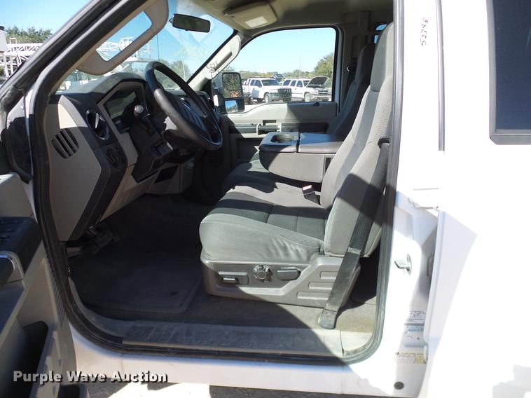 image for item DC2218 2010 Ford F250 Super Duty Crew Cab flatbed pickup truck