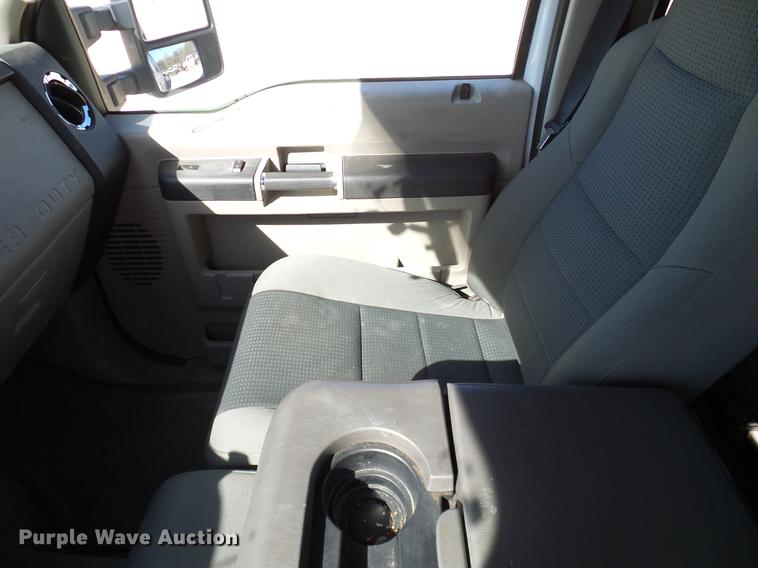 image for item DC2218 2010 Ford F250 Super Duty Crew Cab flatbed pickup truck