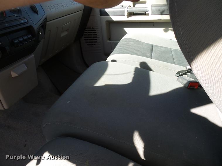 image for item DC2218 2010 Ford F250 Super Duty Crew Cab flatbed pickup truck