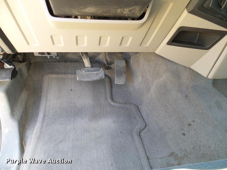 image for item DC2218 2010 Ford F250 Super Duty Crew Cab flatbed pickup truck