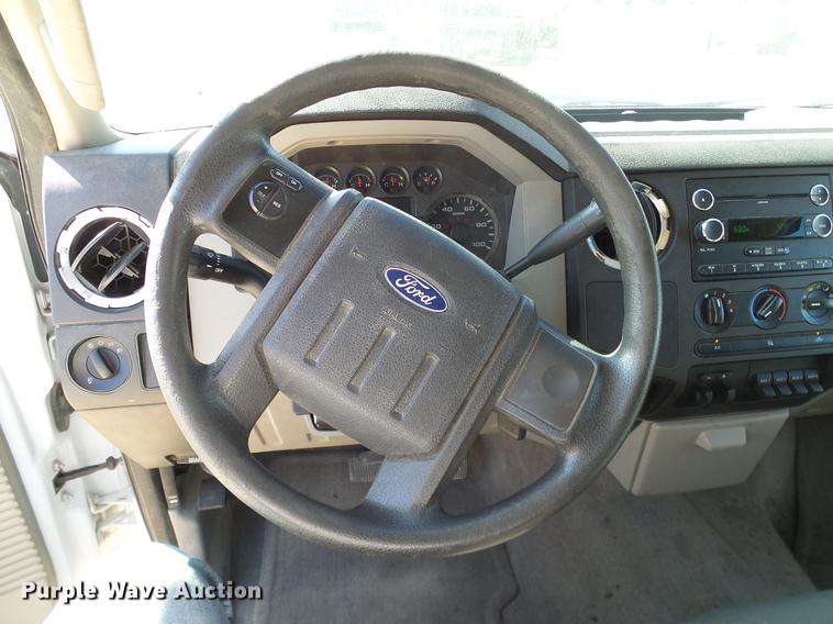 image for item DC2218 2010 Ford F250 Super Duty Crew Cab flatbed pickup truck