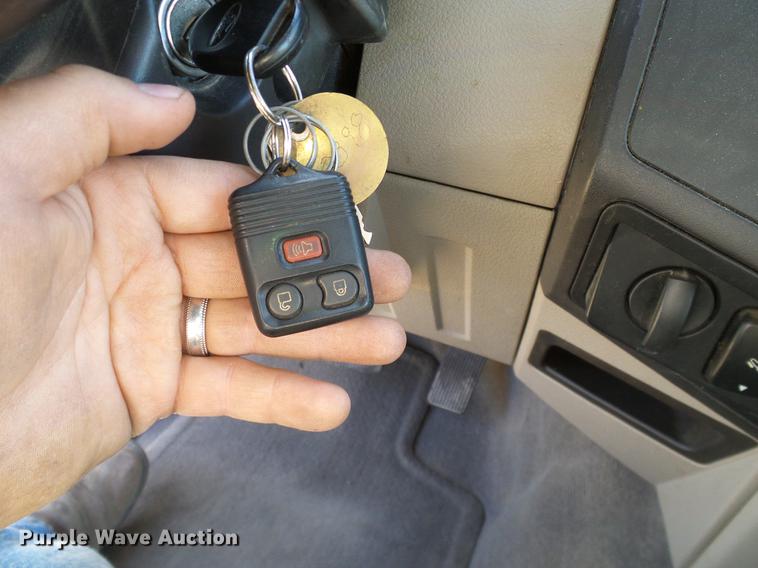 image for item DC2218 2010 Ford F250 Super Duty Crew Cab flatbed pickup truck