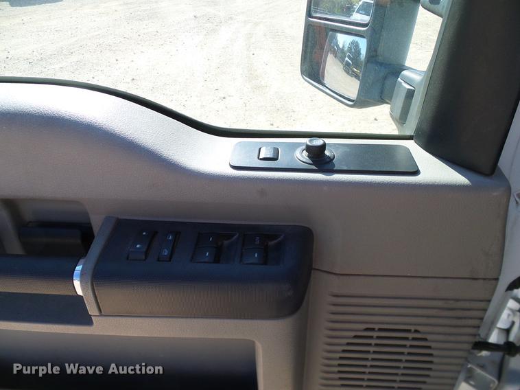 image for item DC2218 2010 Ford F250 Super Duty Crew Cab flatbed pickup truck