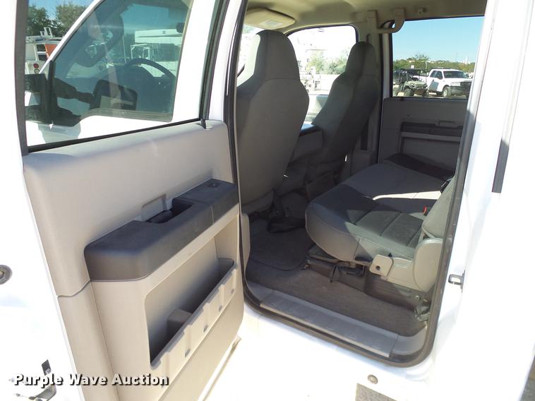 image for item DC2218 2010 Ford F250 Super Duty Crew Cab flatbed pickup truck