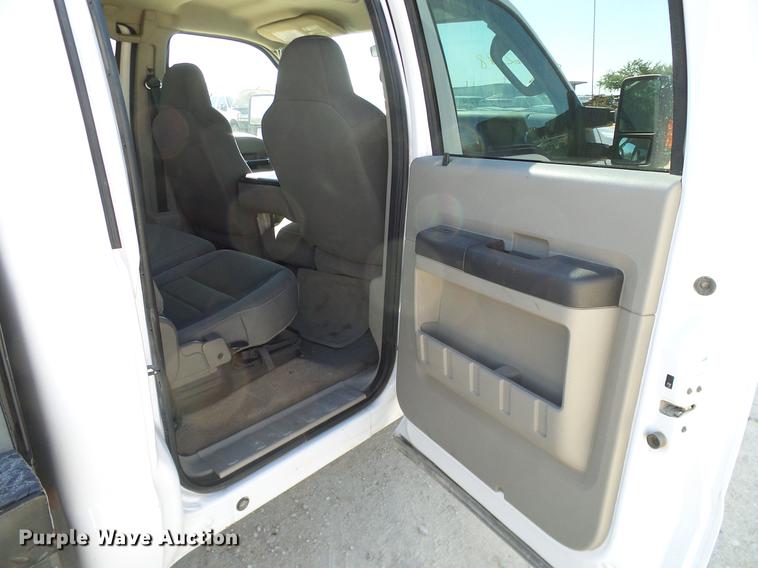 image for item DC2218 2010 Ford F250 Super Duty Crew Cab flatbed pickup truck