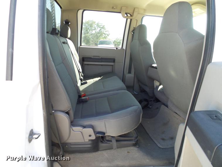 image for item DC2218 2010 Ford F250 Super Duty Crew Cab flatbed pickup truck