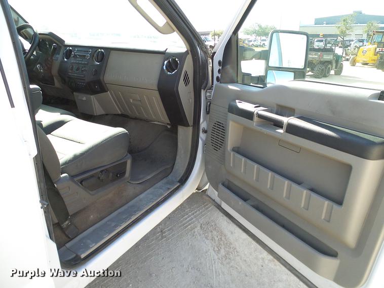 image for item DC2218 2010 Ford F250 Super Duty Crew Cab flatbed pickup truck