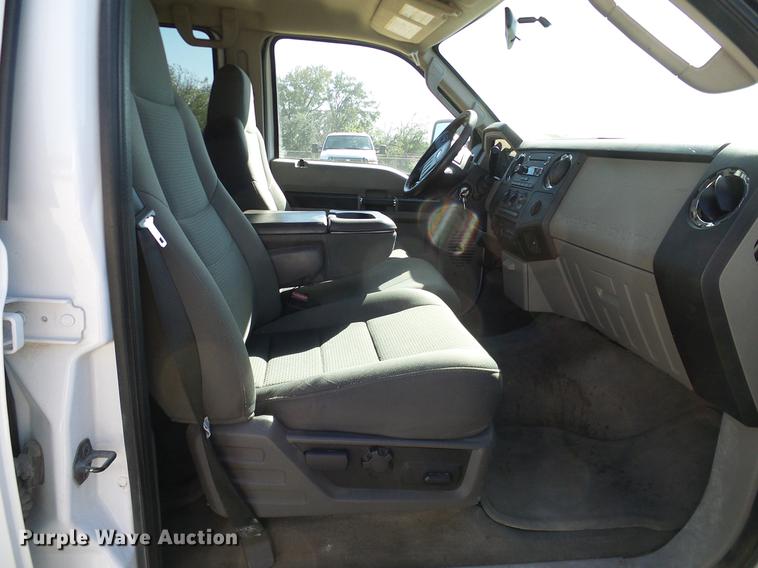 image for item DC2218 2010 Ford F250 Super Duty Crew Cab flatbed pickup truck