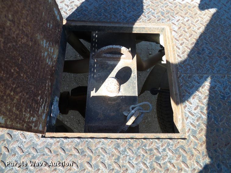 image for item DC2218 2010 Ford F250 Super Duty Crew Cab flatbed pickup truck