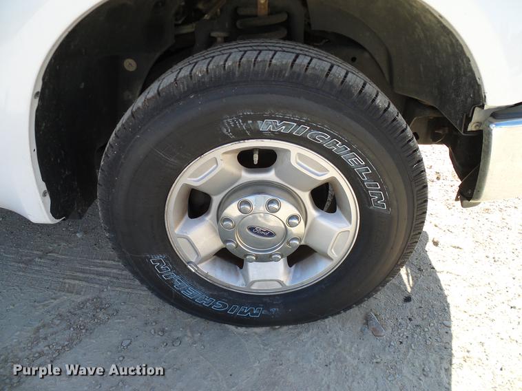 image for item DC2218 2010 Ford F250 Super Duty Crew Cab flatbed pickup truck