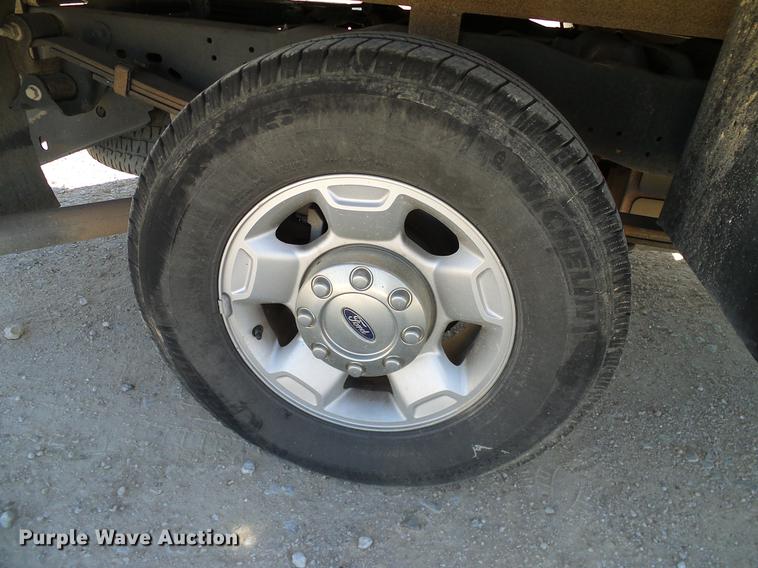 image for item DC2218 2010 Ford F250 Super Duty Crew Cab flatbed pickup truck