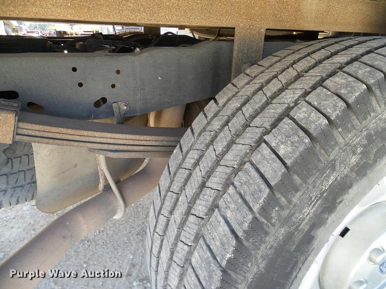 image for item DC2218 2010 Ford F250 Super Duty Crew Cab flatbed pickup truck