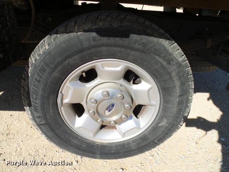 image for item DC2218 2010 Ford F250 Super Duty Crew Cab flatbed pickup truck