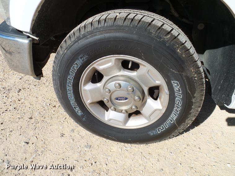 image for item DC2218 2010 Ford F250 Super Duty Crew Cab flatbed pickup truck