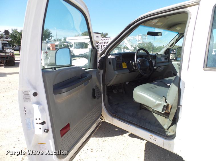 image for item DC2219 2002 Ford F450 Super Duty Crew Cab flatbed truck