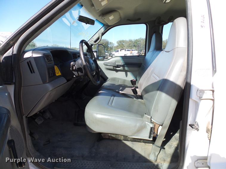 image for item DC2219 2002 Ford F450 Super Duty Crew Cab flatbed truck