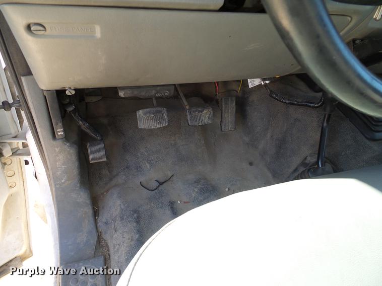 image for item DC2219 2002 Ford F450 Super Duty Crew Cab flatbed truck