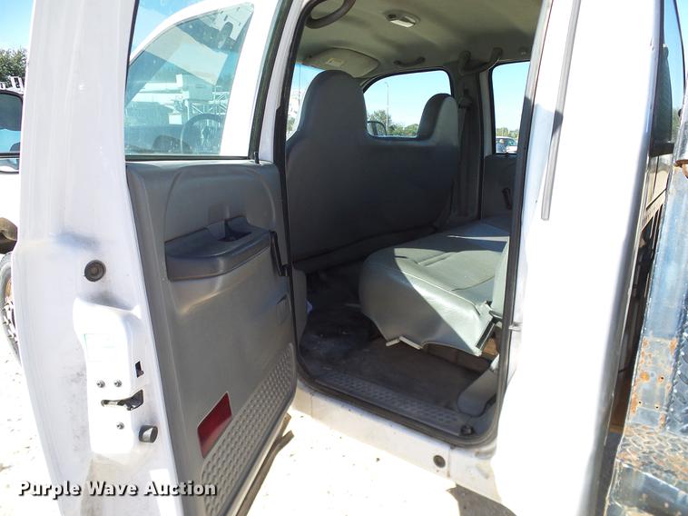 image for item DC2219 2002 Ford F450 Super Duty Crew Cab flatbed truck