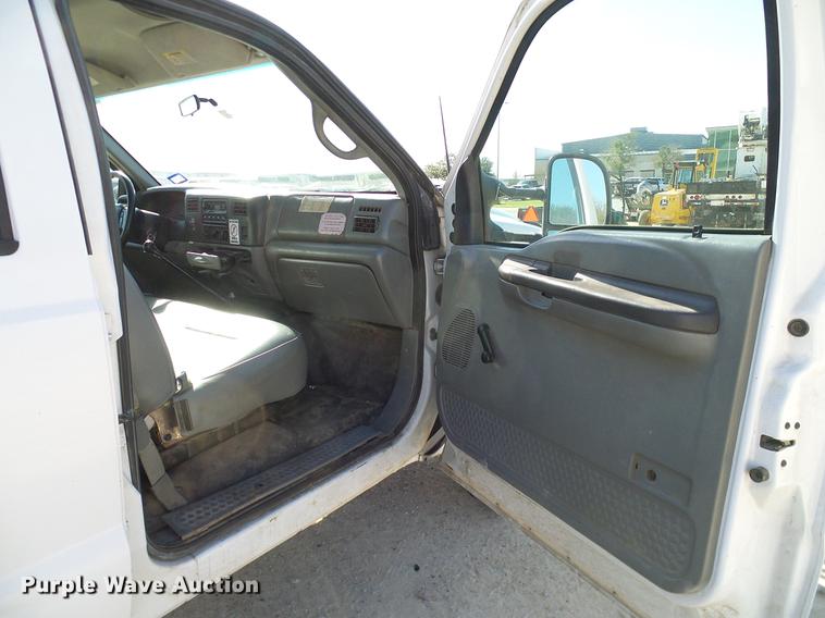 image for item DC2219 2002 Ford F450 Super Duty Crew Cab flatbed truck