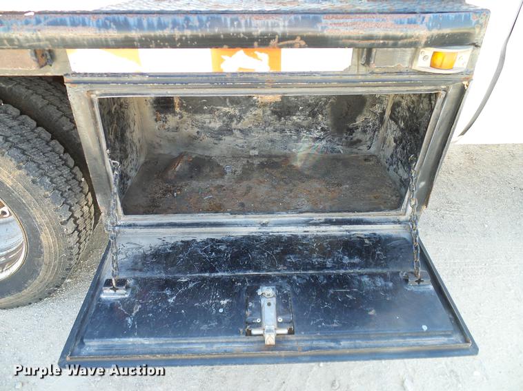image for item DC2219 2002 Ford F450 Super Duty Crew Cab flatbed truck