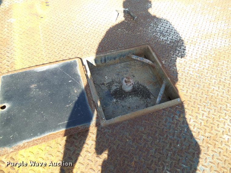 image for item DC2219 2002 Ford F450 Super Duty Crew Cab flatbed truck