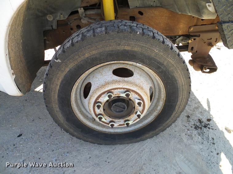 image for item DC2219 2002 Ford F450 Super Duty Crew Cab flatbed truck