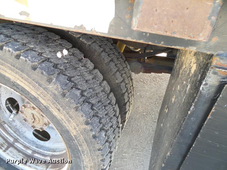 image for item DC2219 2002 Ford F450 Super Duty Crew Cab flatbed truck