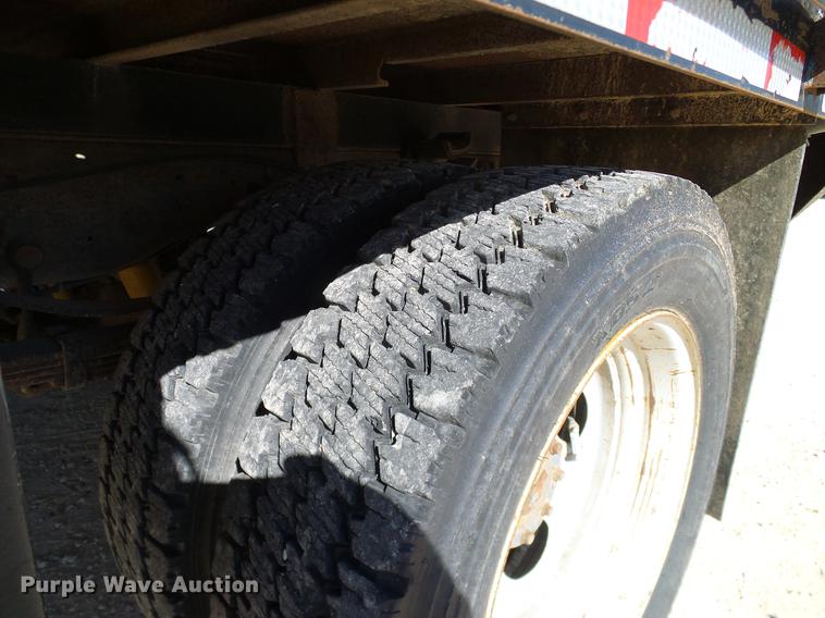 image for item DC2219 2002 Ford F450 Super Duty Crew Cab flatbed truck