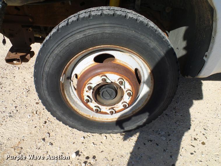 image for item DC2219 2002 Ford F450 Super Duty Crew Cab flatbed truck