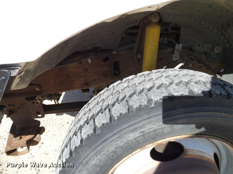 image for item DC2219 2002 Ford F450 Super Duty Crew Cab flatbed truck