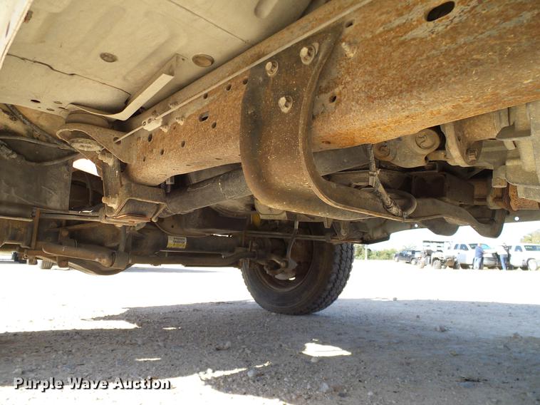 image for item DC2219 2002 Ford F450 Super Duty Crew Cab flatbed truck