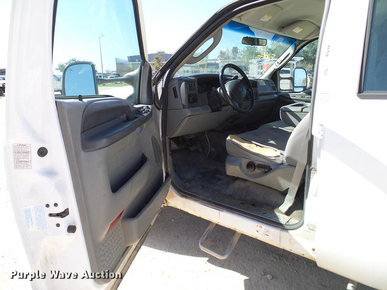 image for item DC2220 2004 Ford F550 Crew Cab utility truck