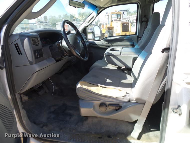 image for item DC2220 2004 Ford F550 Crew Cab utility truck