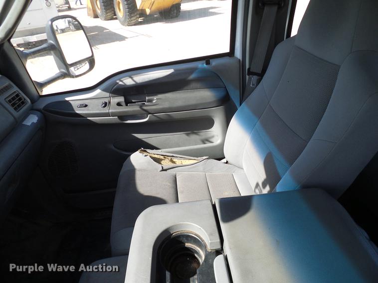 image for item DC2220 2004 Ford F550 Crew Cab utility truck