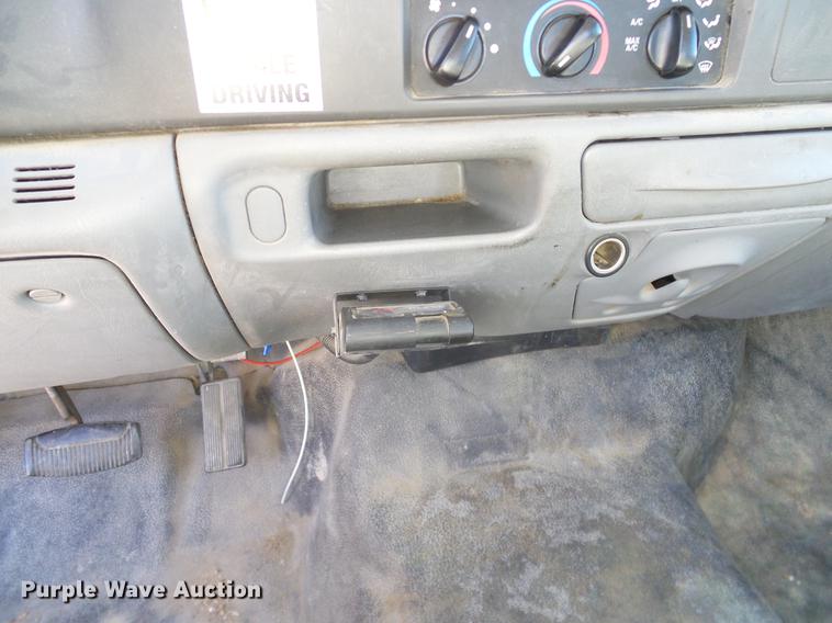 image for item DC2220 2004 Ford F550 Crew Cab utility truck