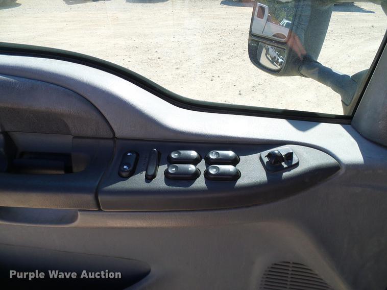 image for item DC2220 2004 Ford F550 Crew Cab utility truck