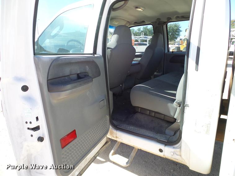 image for item DC2220 2004 Ford F550 Crew Cab utility truck