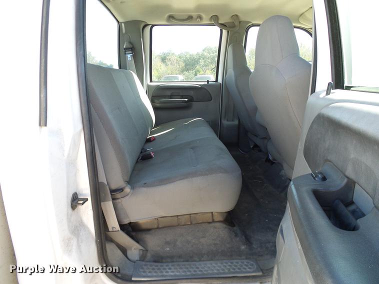 image for item DC2220 2004 Ford F550 Crew Cab utility truck