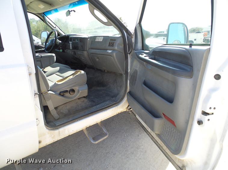 image for item DC2220 2004 Ford F550 Crew Cab utility truck