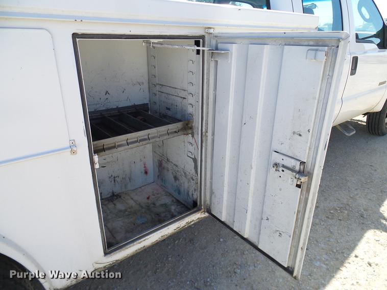 image for item DC2220 2004 Ford F550 Crew Cab utility truck