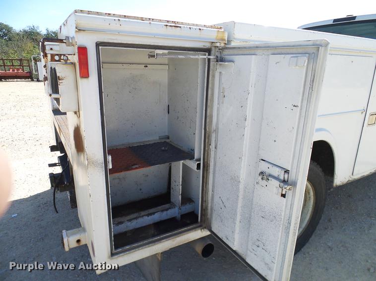 image for item DC2220 2004 Ford F550 Crew Cab utility truck