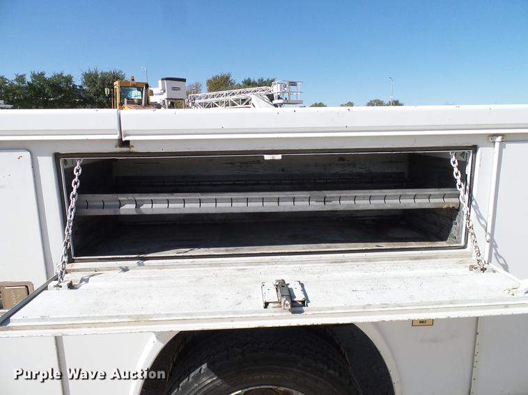 image for item DC2220 2004 Ford F550 Crew Cab utility truck