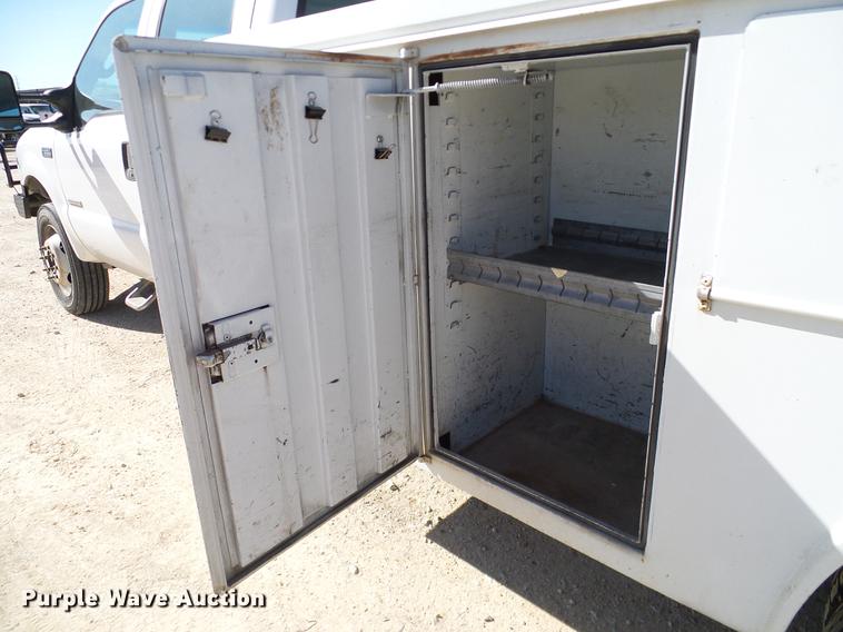 image for item DC2220 2004 Ford F550 Crew Cab utility truck
