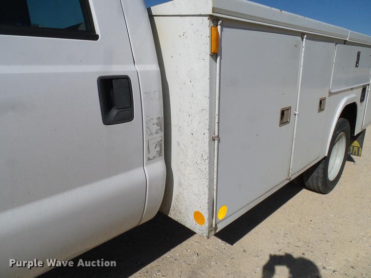 image for item DC2220 2004 Ford F550 Crew Cab utility truck