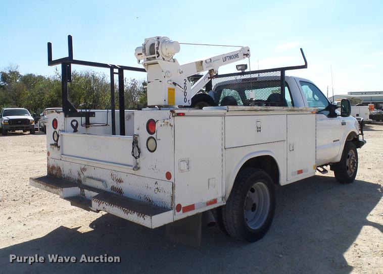 image for item DC2221 2000 Ford F550 utility truck with crane