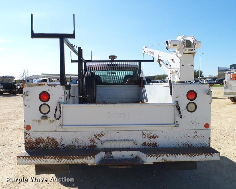 image for item DC2221 2000 Ford F550 utility truck with crane