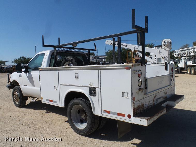 image for item DC2221 2000 Ford F550 utility truck with crane