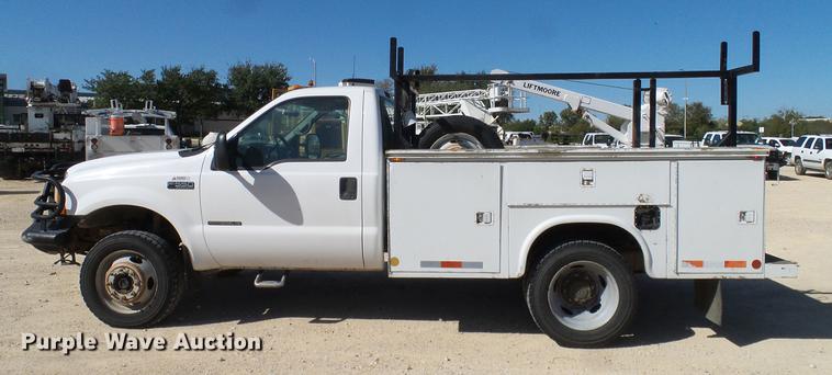 image for item DC2221 2000 Ford F550 utility truck with crane
