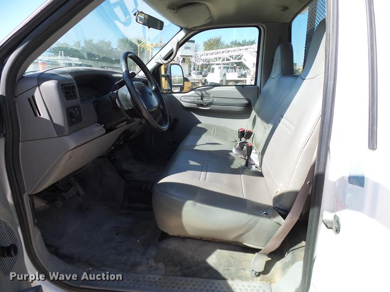 image for item DC2221 2000 Ford F550 utility truck with crane